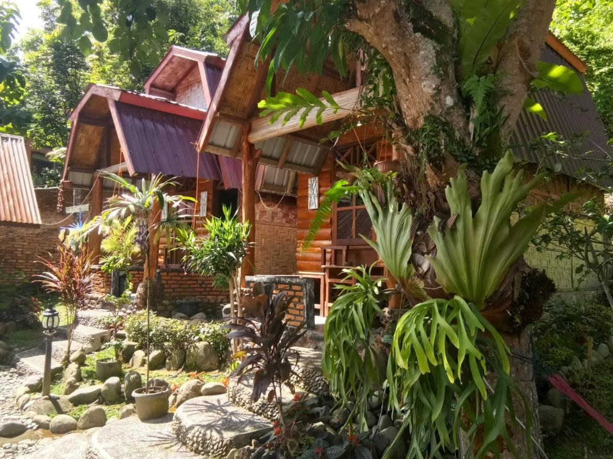 בוקיט לוואנג Lucky Bamboo'Bungalows-Resto And Orangutan Jungle Trekking Tours מראה חיצוני תמונה