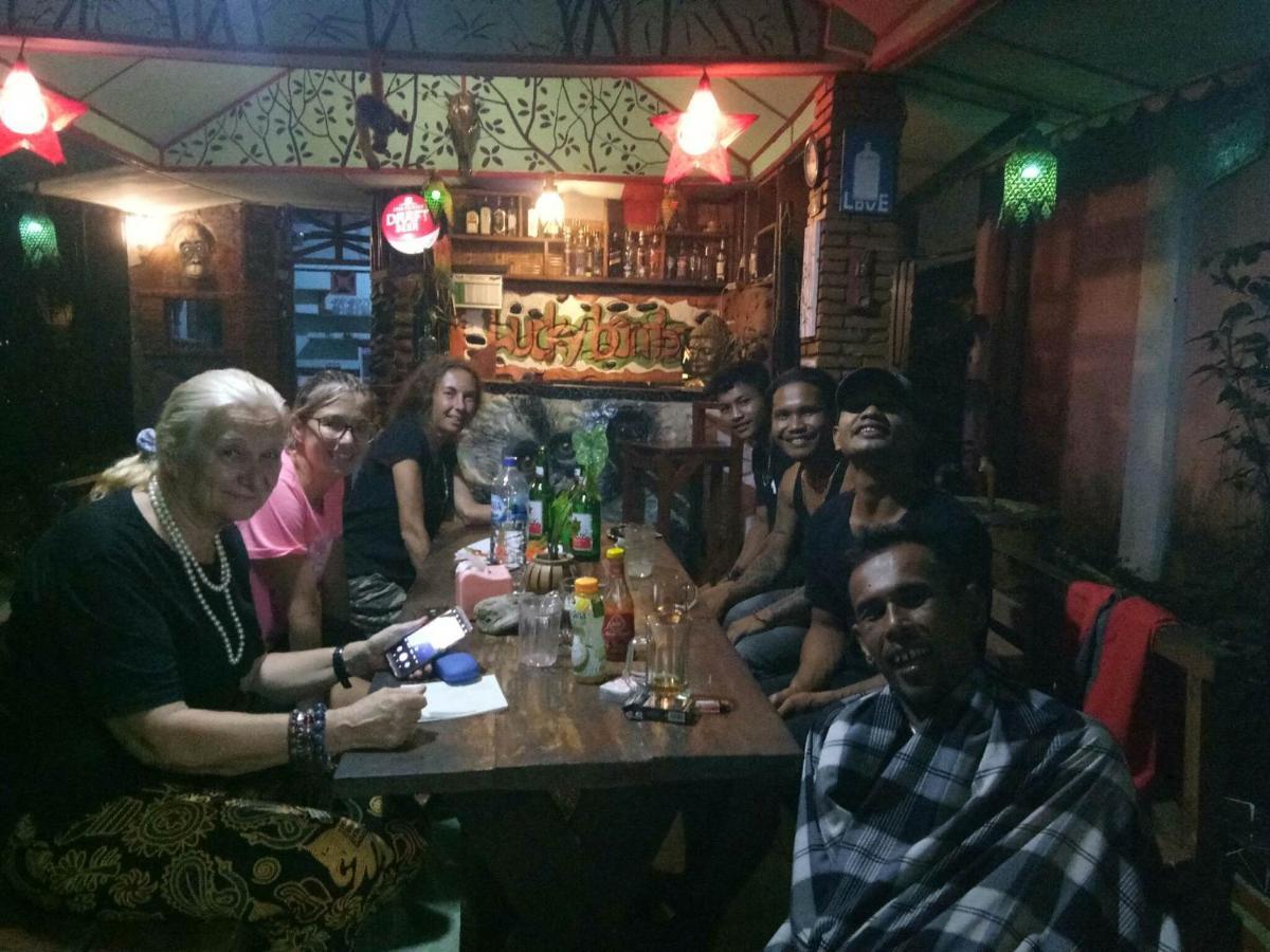 בוקיט לוואנג Lucky Bamboo'Bungalows-Resto And Orangutan Jungle Trekking Tours מראה חיצוני תמונה
