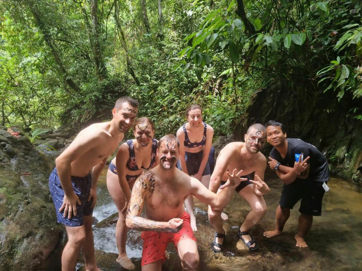 בוקיט לוואנג Lucky Bamboo'Bungalows-Resto And Orangutan Jungle Trekking Tours מראה חיצוני תמונה