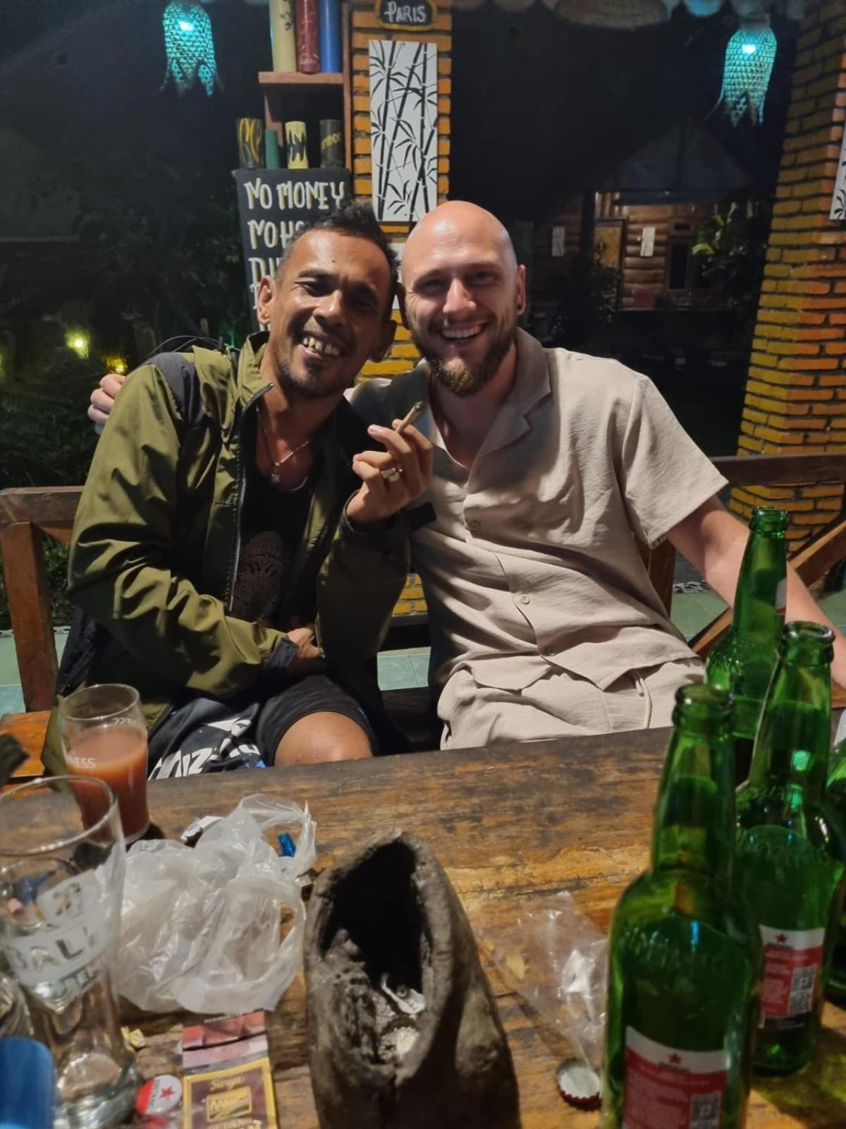 בוקיט לוואנג Lucky Bamboo'Bungalows-Resto And Orangutan Jungle Trekking Tours מראה חיצוני תמונה