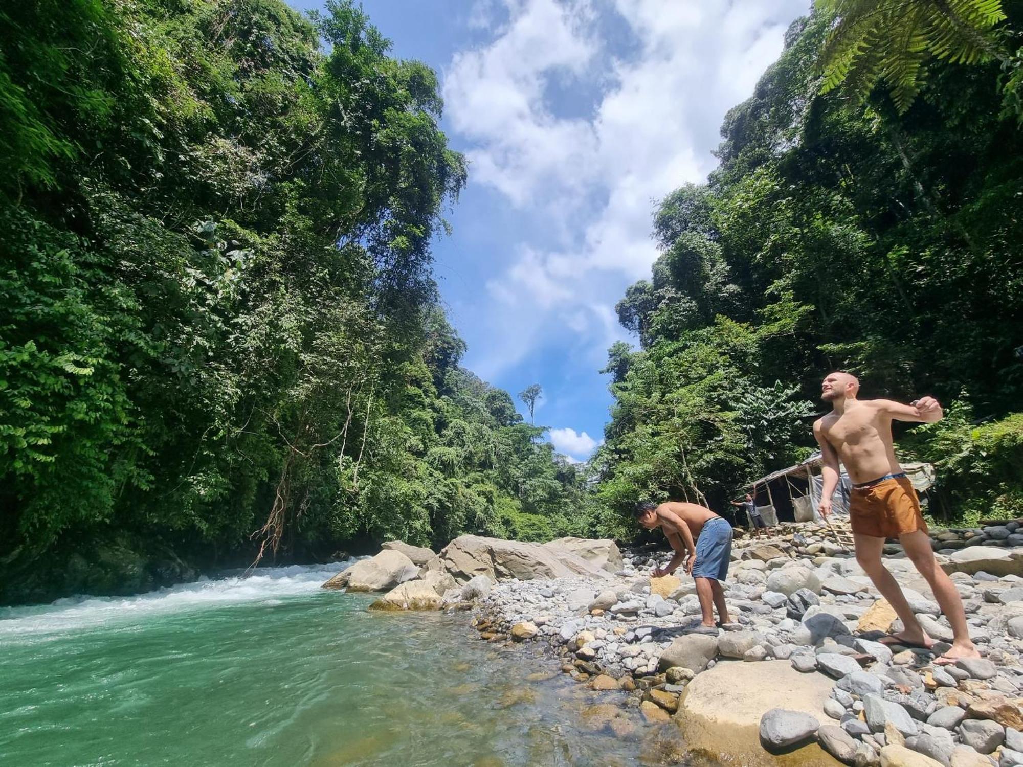 בוקיט לוואנג Lucky Bamboo'Bungalows-Resto And Orangutan Jungle Trekking Tours מראה חיצוני תמונה