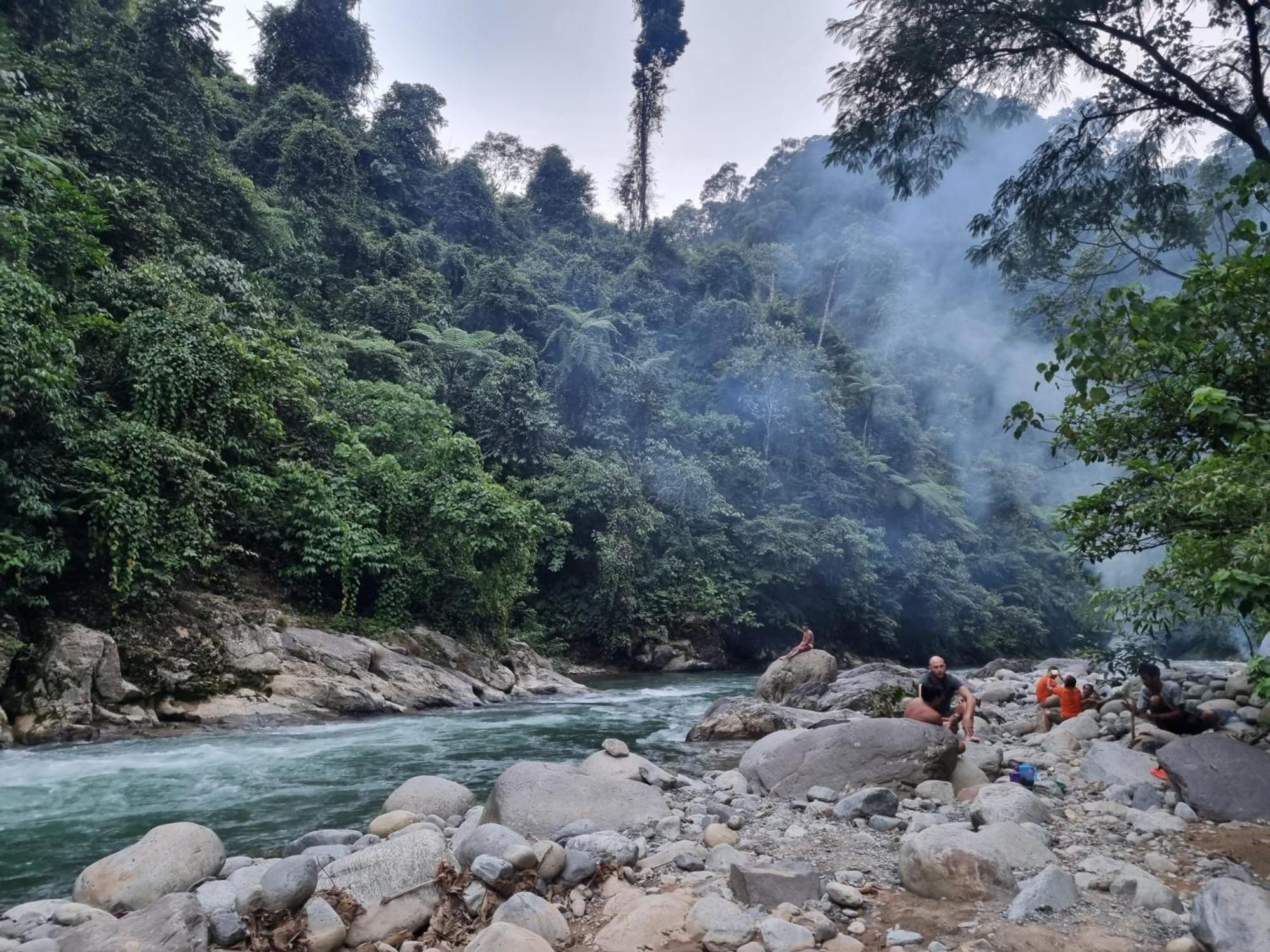 בוקיט לוואנג Lucky Bamboo'Bungalows-Resto And Orangutan Jungle Trekking Tours מראה חיצוני תמונה