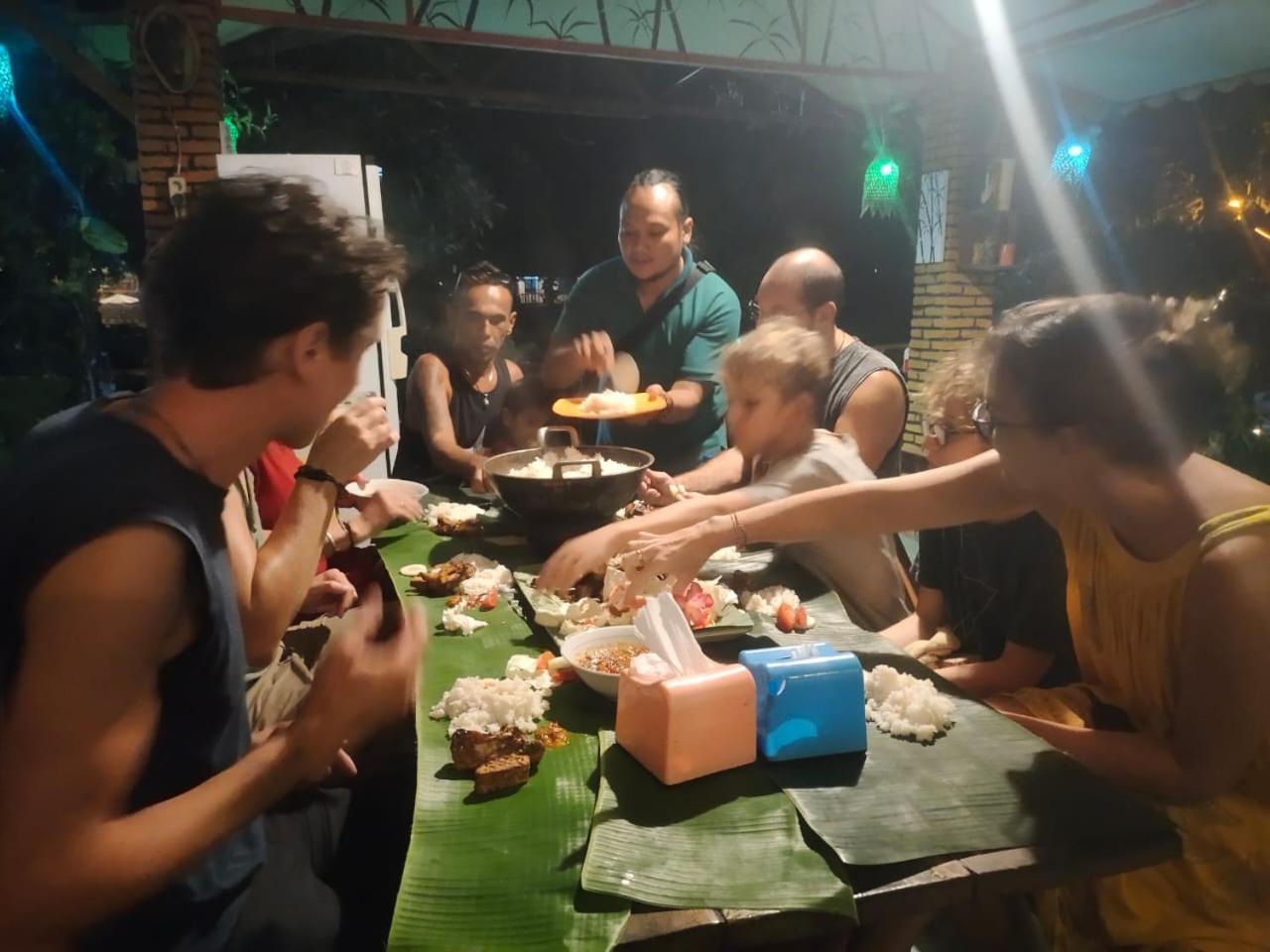 בוקיט לוואנג Lucky Bamboo'Bungalows-Resto And Orangutan Jungle Trekking Tours מראה חיצוני תמונה