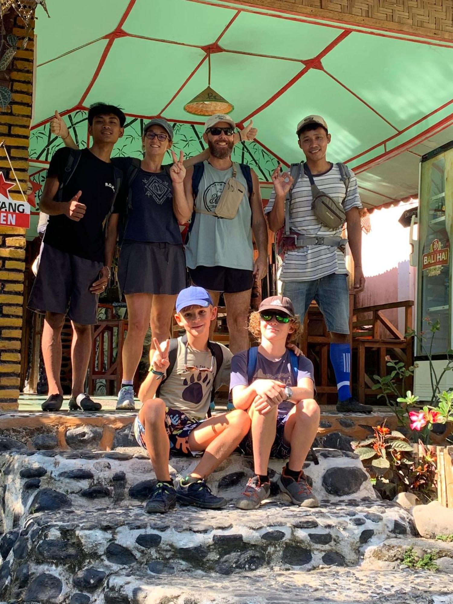 בוקיט לוואנג Lucky Bamboo'Bungalows-Resto And Orangutan Jungle Trekking Tours מראה חיצוני תמונה